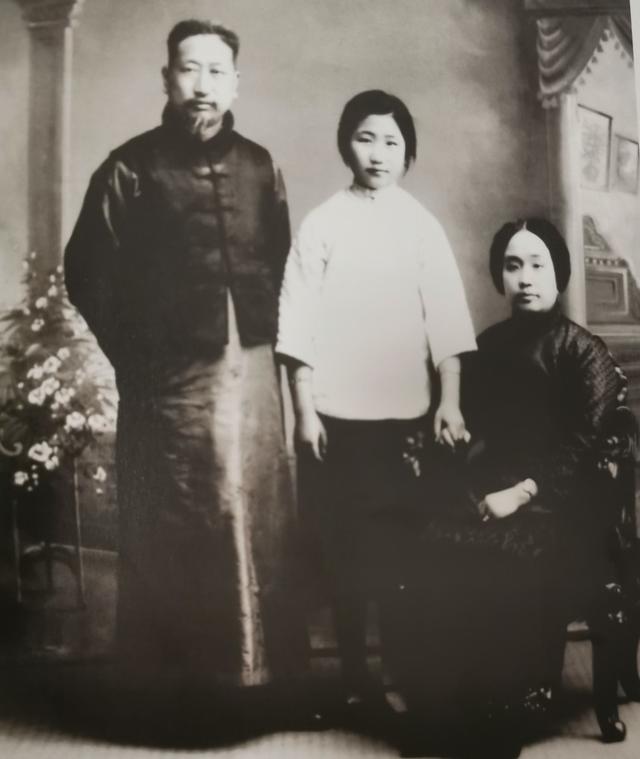 嫁给大28岁的同学父亲，毛彦文婚姻仅存续2年，独身62年101岁去世