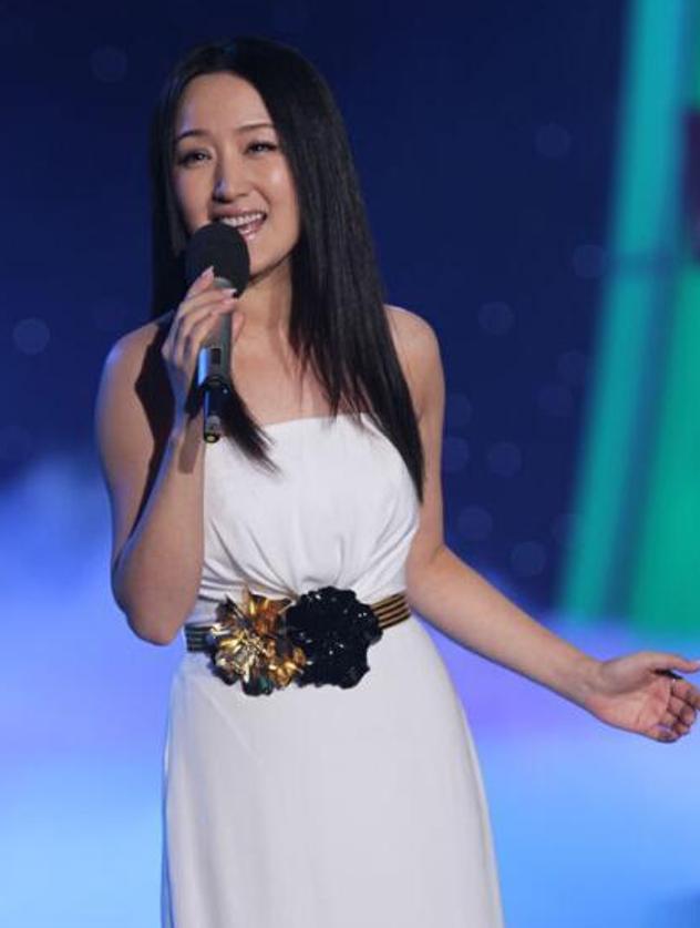知名歌手杨钰莹：情迷赖文峰，为爱葬送大好前程，如今后悔了吗？